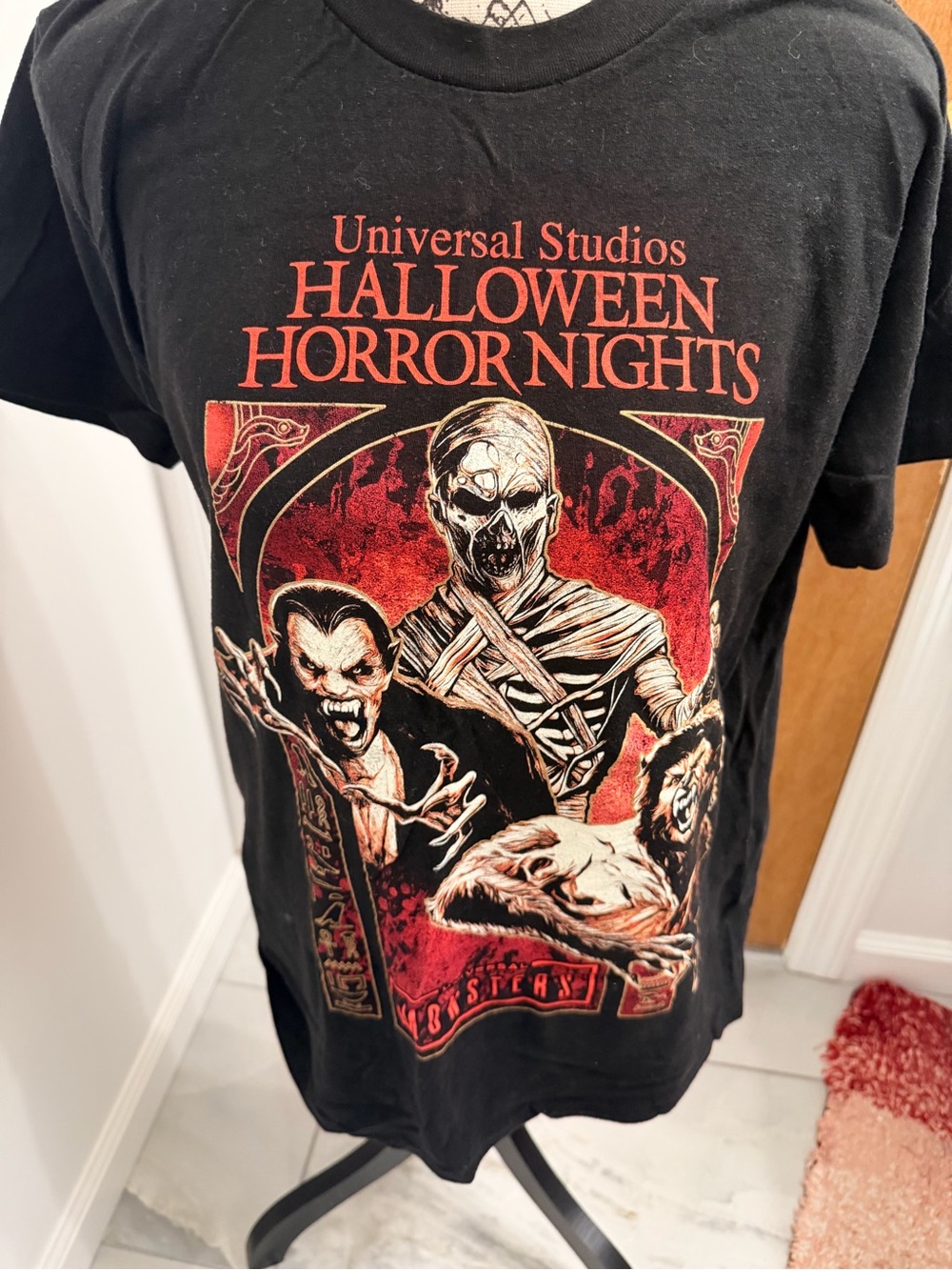Halloween Horror Nights Universal Monsters
Size medium